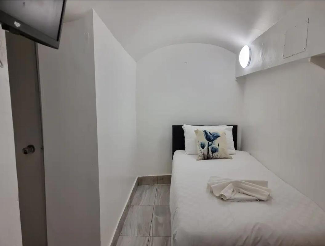 F24- Basement Single Studio Near Paddington Lejlighed London Eksteriør billede